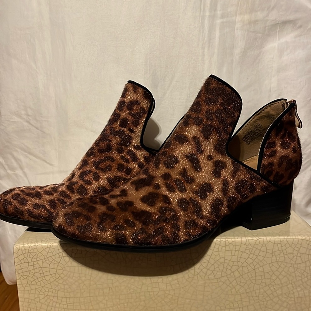 NEW DIRECTIONS Animal Print Booties women’s suede Size 6 1/2M